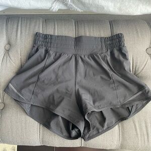 Lululemon Hotty Hot High Rise Short 2.5”